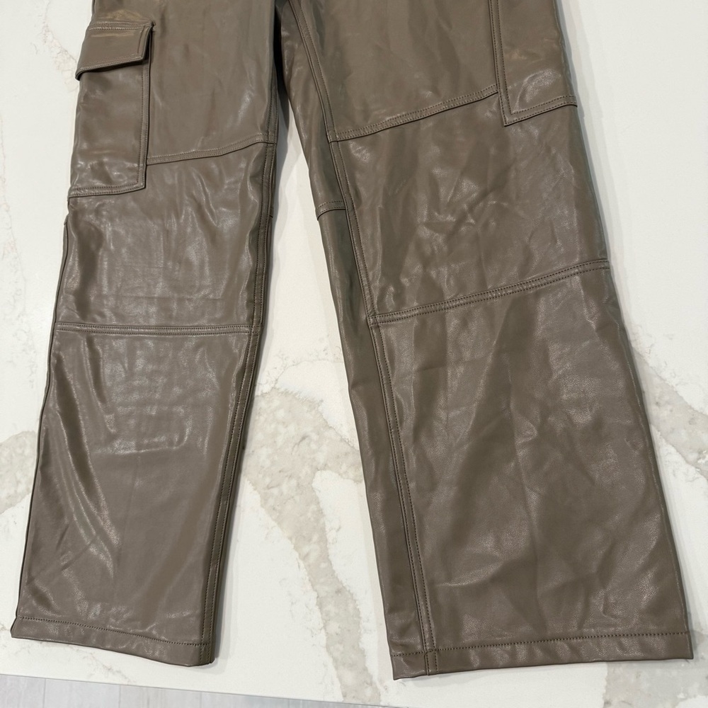 Abercrombie & Fitch Vegan Leather The 90’s Relaxed Cargo HighRise Jean Womens 14 - Picture 2 of 9